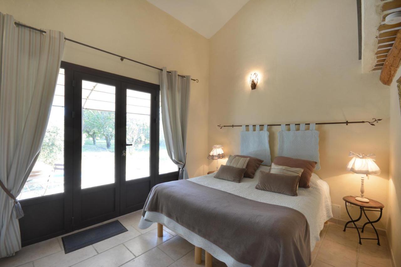 Chambres D'Hotes Le Vignoble Cucuron Exterior foto