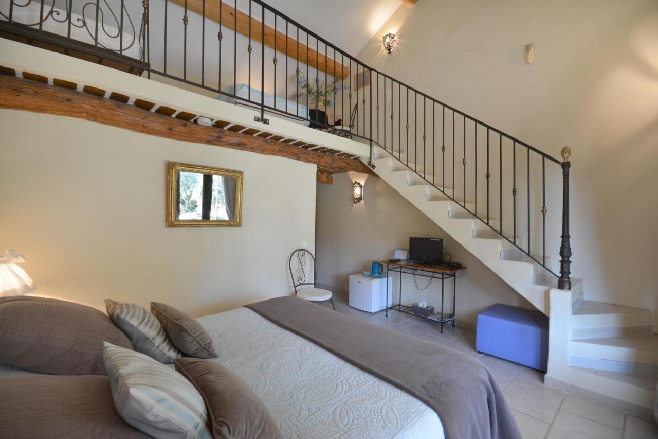 Chambres D'Hotes Le Vignoble Cucuron Exterior foto