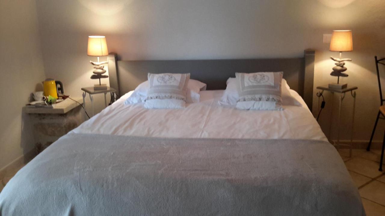 Chambres D'Hotes Le Vignoble Cucuron Exterior foto