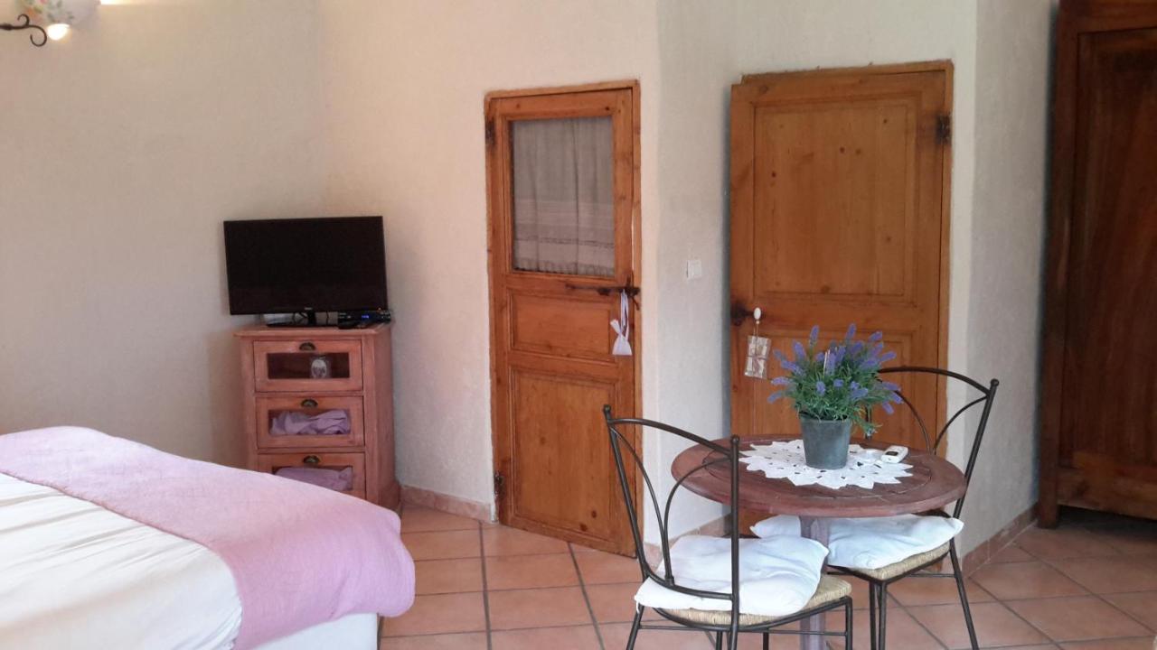 Chambres D'Hotes Le Vignoble Cucuron Exterior foto