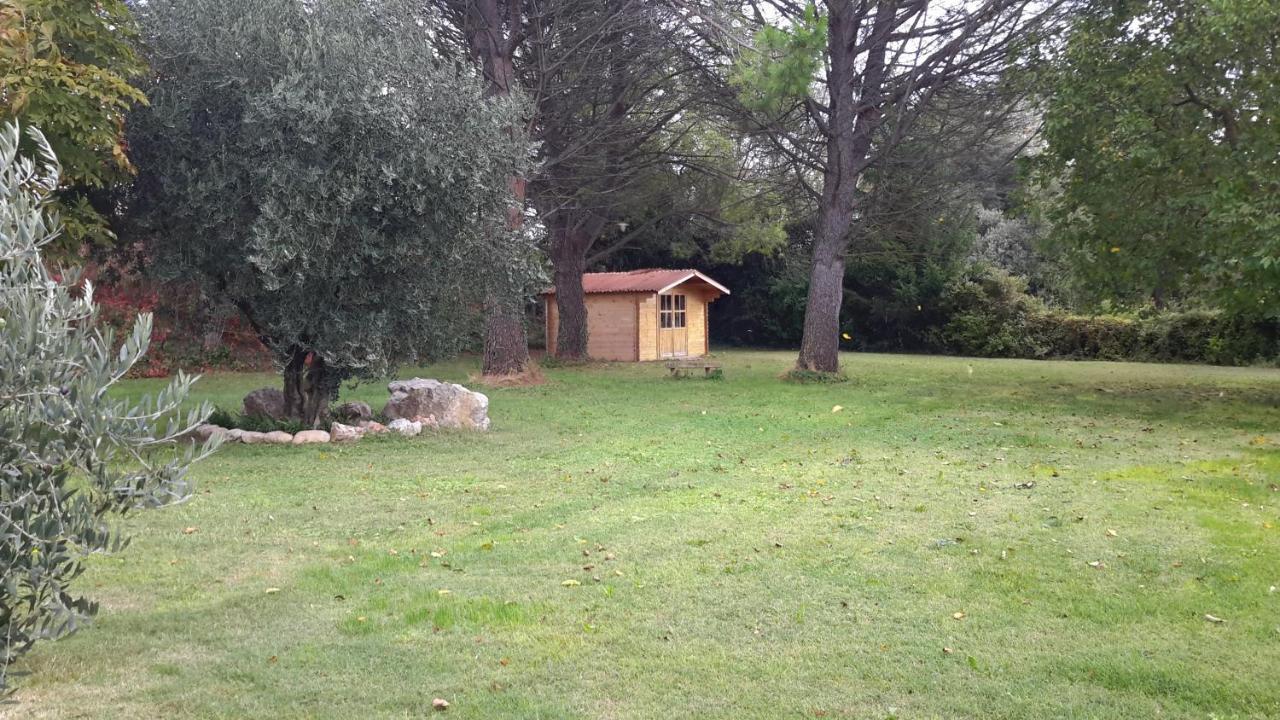 Chambres D'Hotes Le Vignoble Cucuron Exterior foto