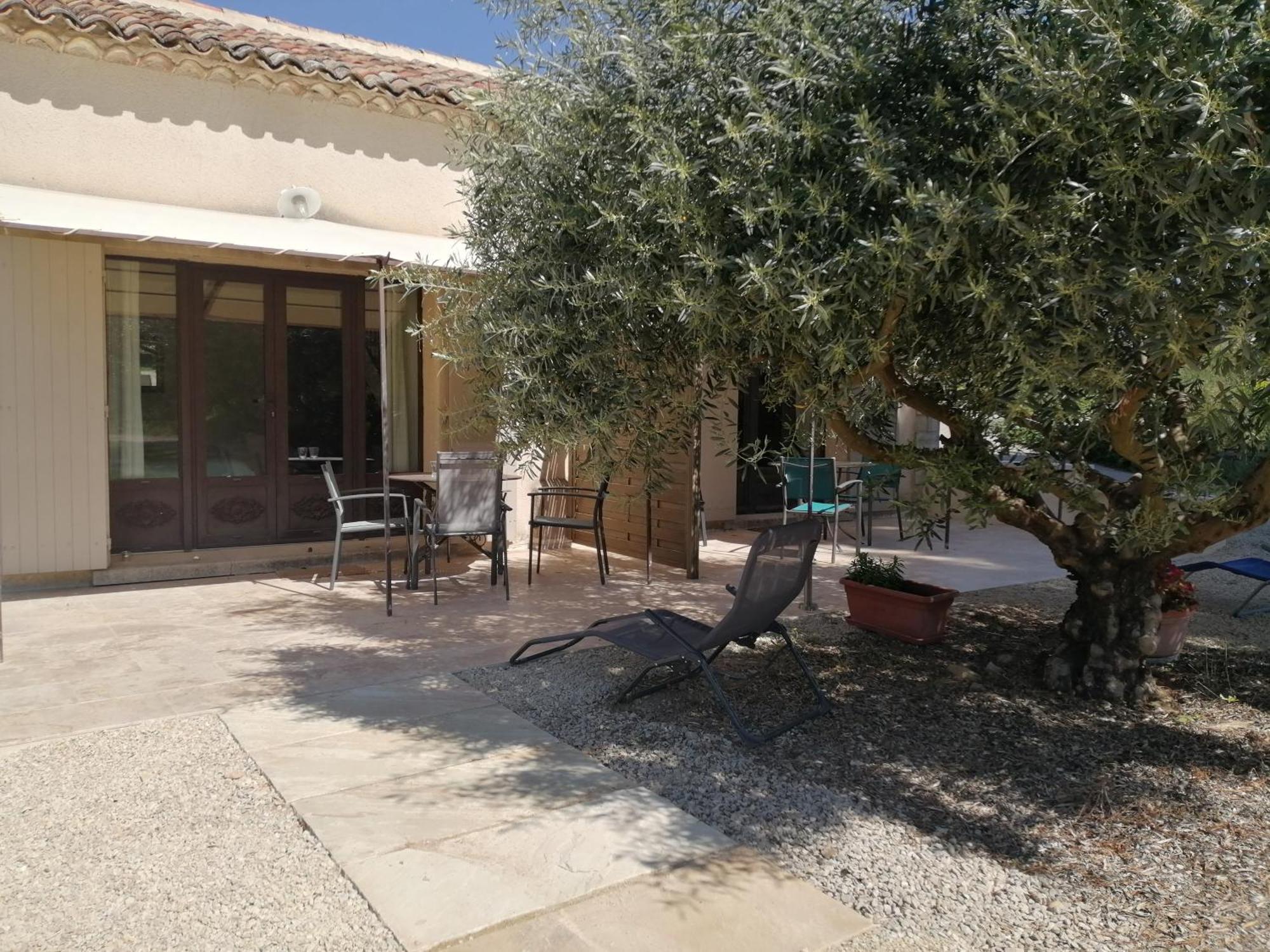Chambres D'Hotes Le Vignoble Cucuron Exterior foto